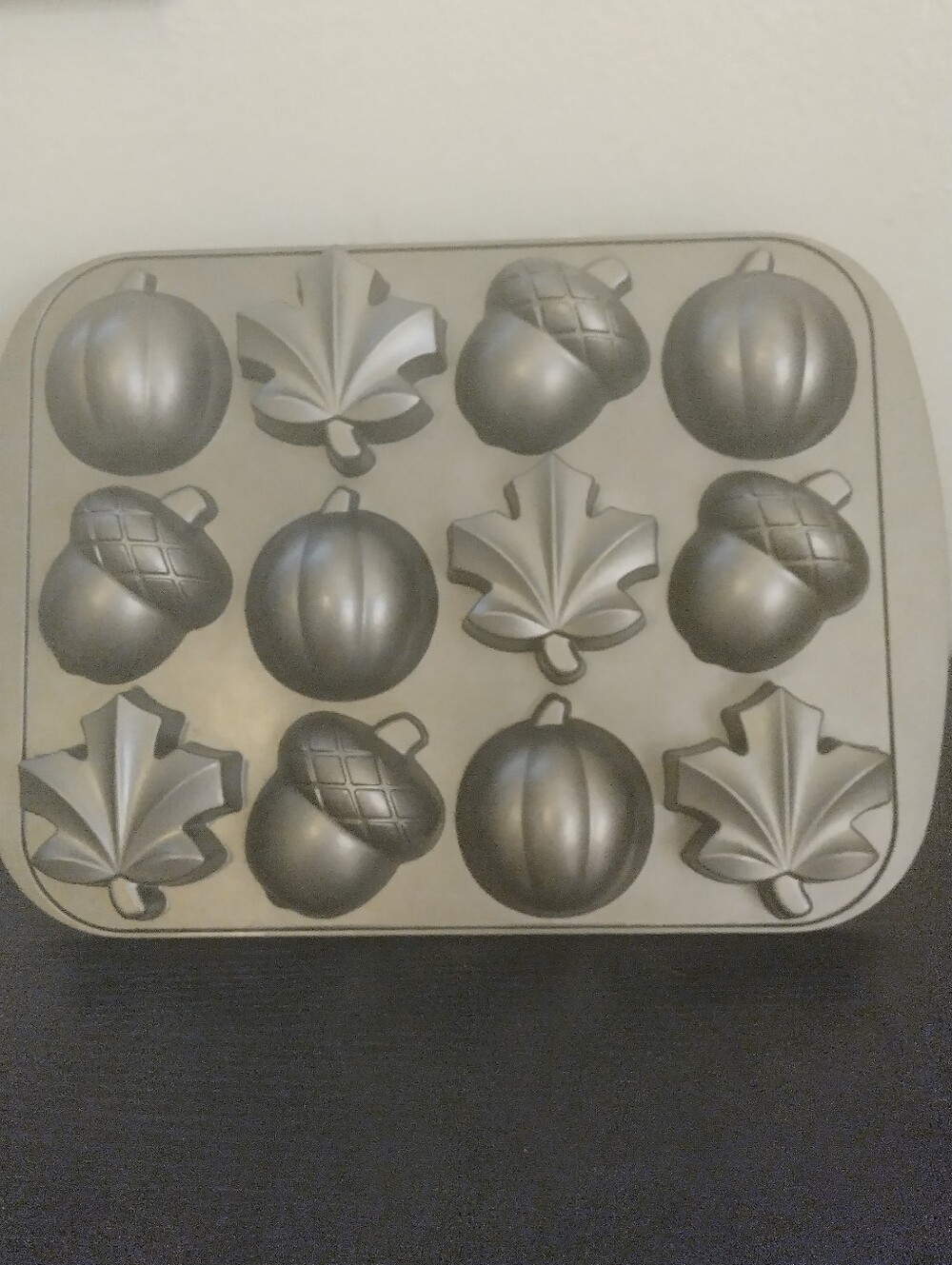 Wilton Fall Shapes Baking Pan